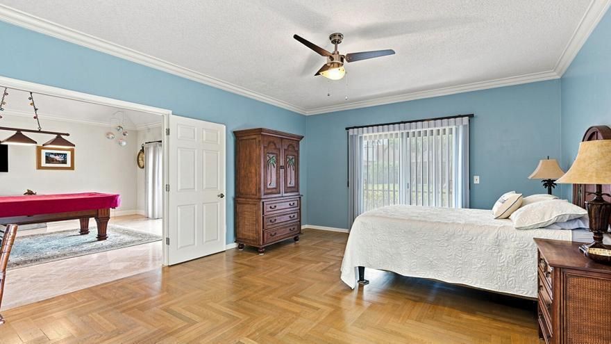 Double Doors Exit to Lanai
