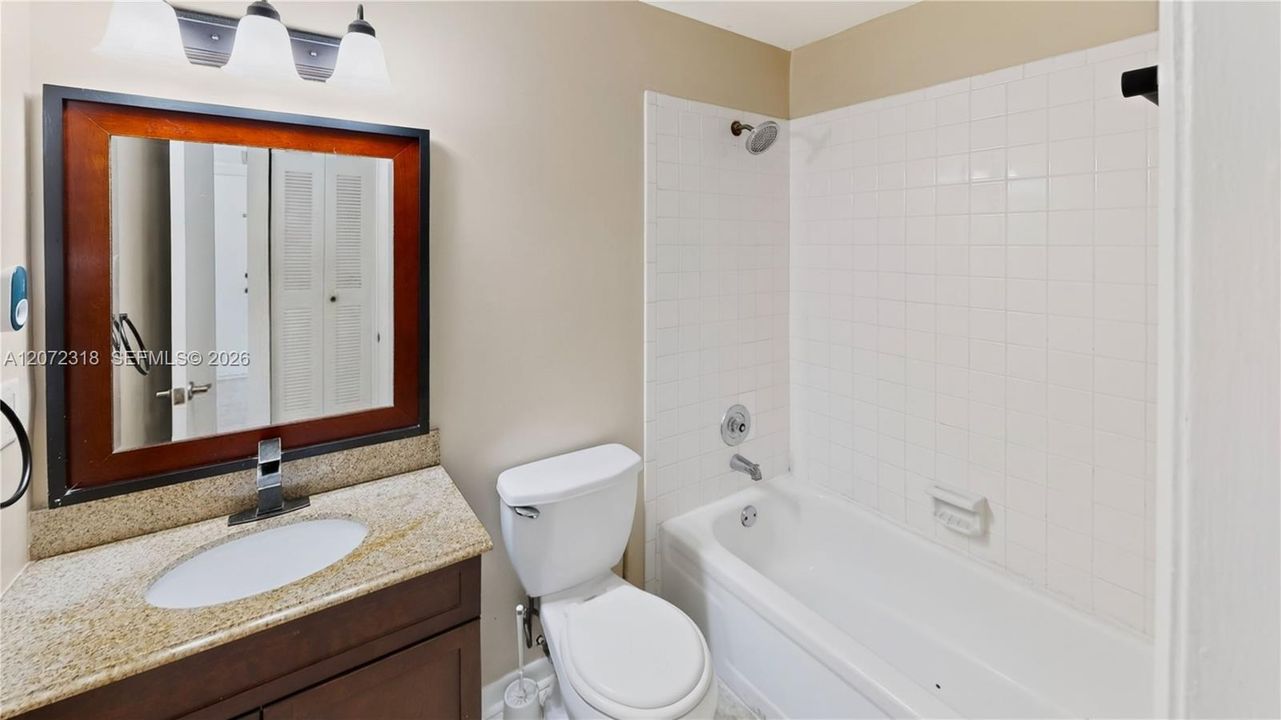 На продажу: $259,900 (2 спален, 2 ванн, 768 Квадратных фут)