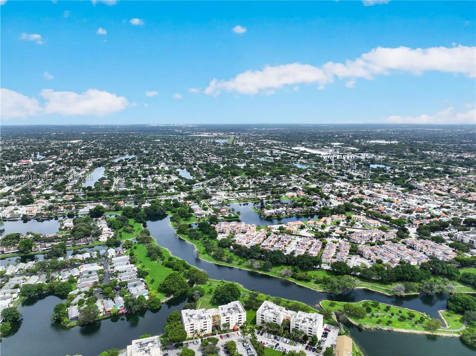 На продажу: $259,900 (2 спален, 2 ванн, 768 Квадратных фут)