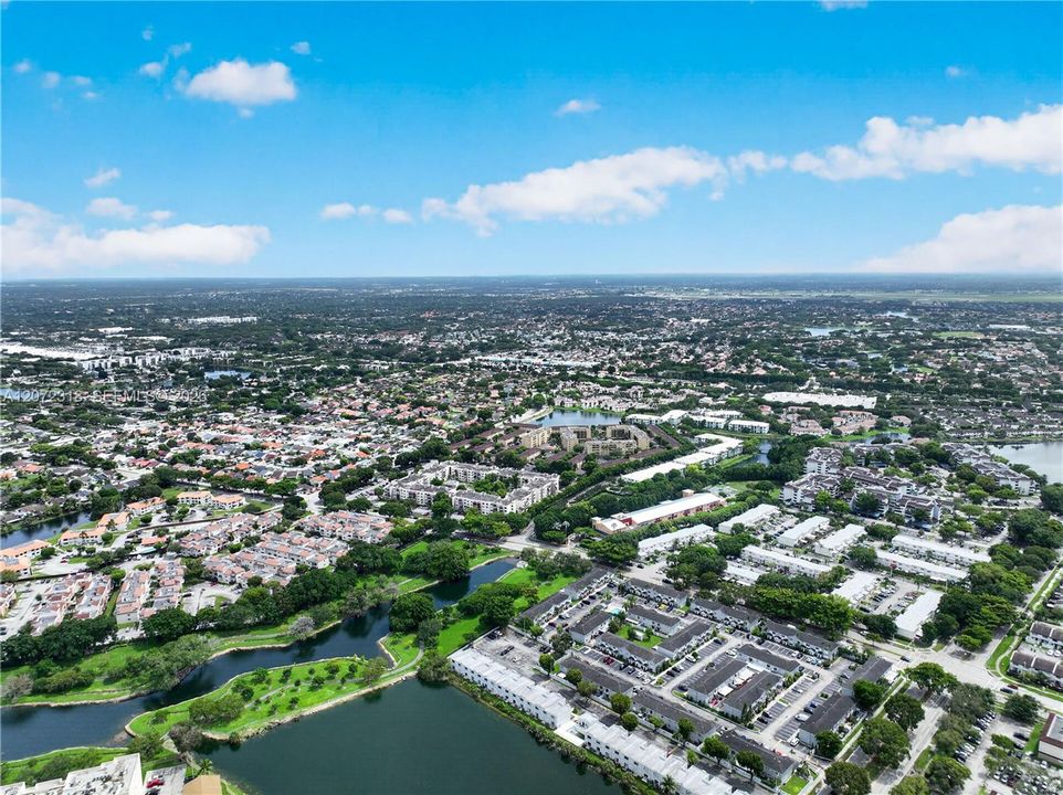 На продажу: $259,900 (2 спален, 2 ванн, 768 Квадратных фут)