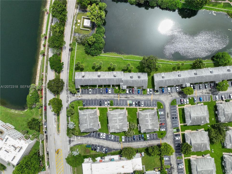 На продажу: $259,900 (2 спален, 2 ванн, 768 Квадратных фут)