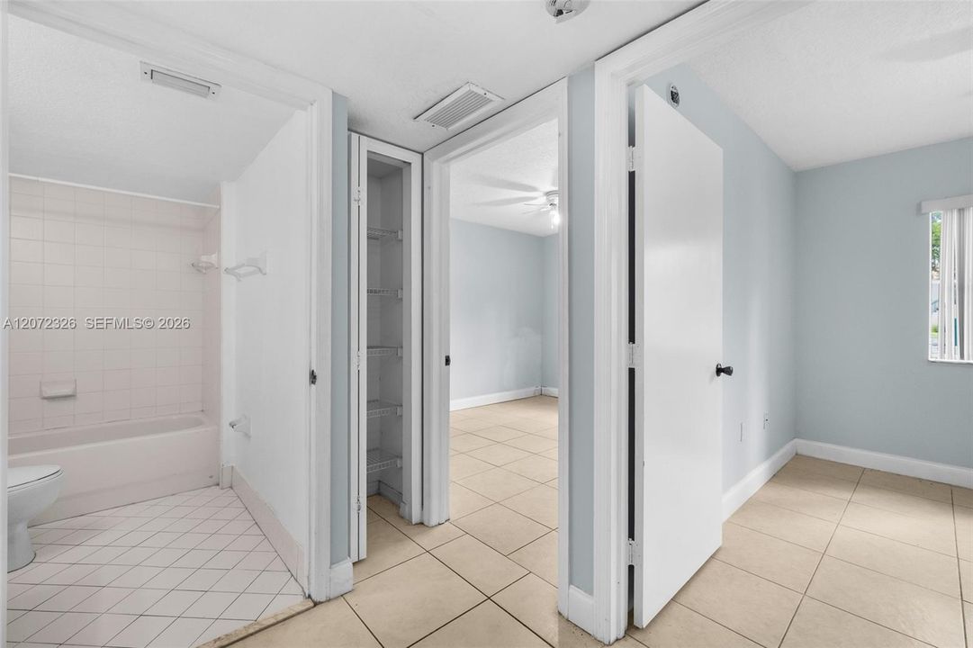 На продажу: $221,000 (3 спален, 2 ванн, 1099 Квадратных фут)