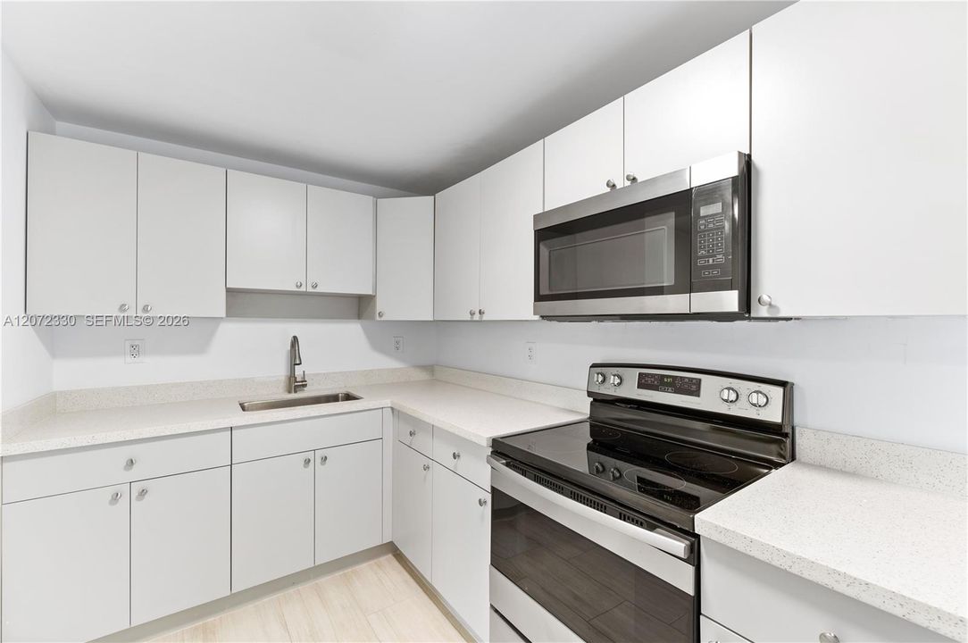 For Sale: $1,250,000 (6 beds, 6 baths, 1938 Square Feet)