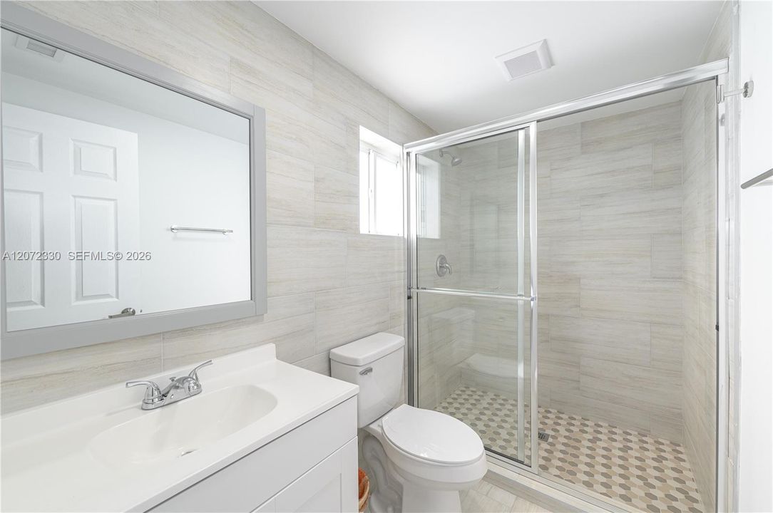 For Sale: $1,250,000 (6 beds, 6 baths, 1938 Square Feet)