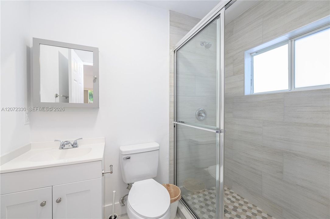 For Sale: $1,250,000 (6 beds, 6 baths, 1938 Square Feet)