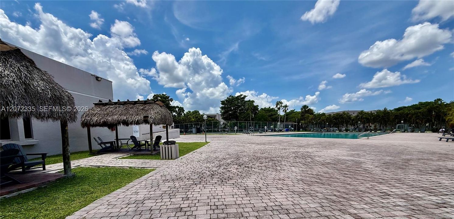 For Sale: $295,500 (3 beds, 2 baths, 1040 Square Feet)