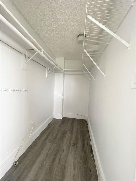 For Sale: $295,500 (3 beds, 2 baths, 1040 Square Feet)