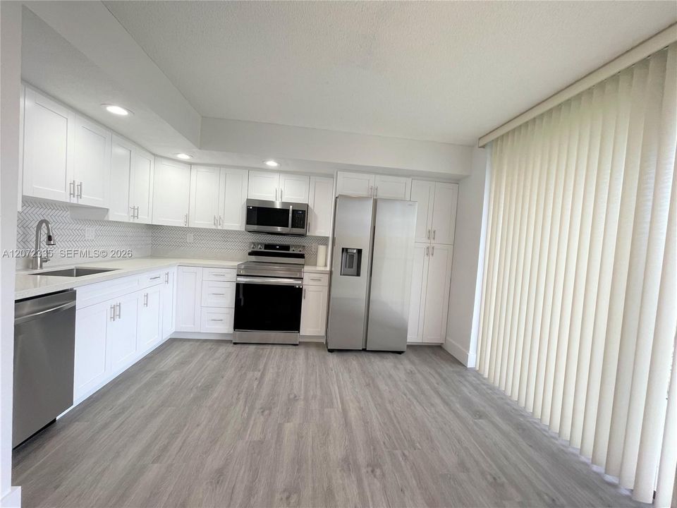 For Sale: $295,500 (3 beds, 2 baths, 1040 Square Feet)