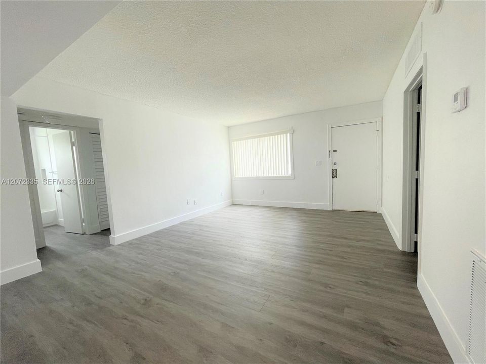 For Sale: $295,500 (3 beds, 2 baths, 1040 Square Feet)