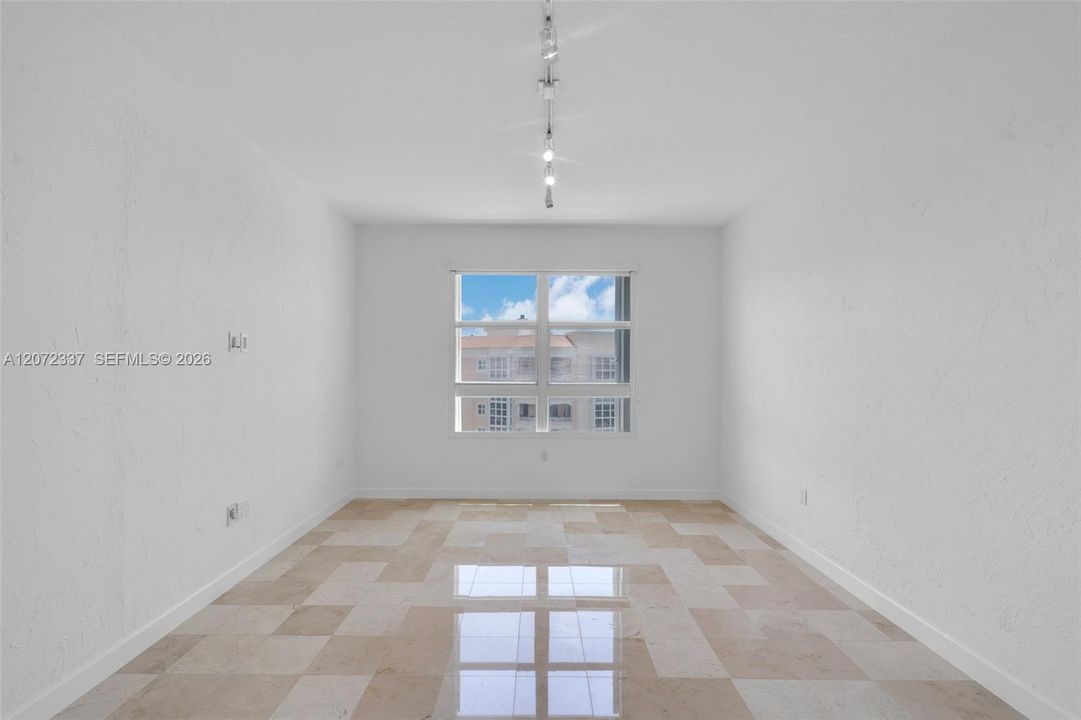 В аренду: $8,100 (2 спален, 2 ванн, 1310 Квадратных фут)