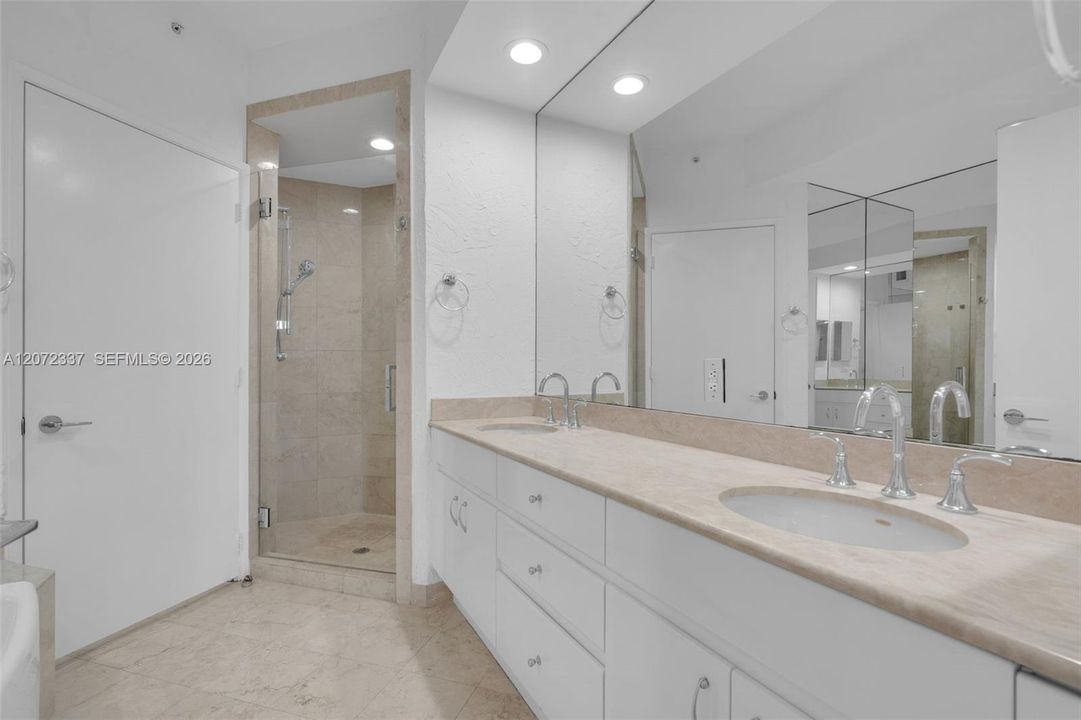 В аренду: $8,100 (2 спален, 2 ванн, 1310 Квадратных фут)