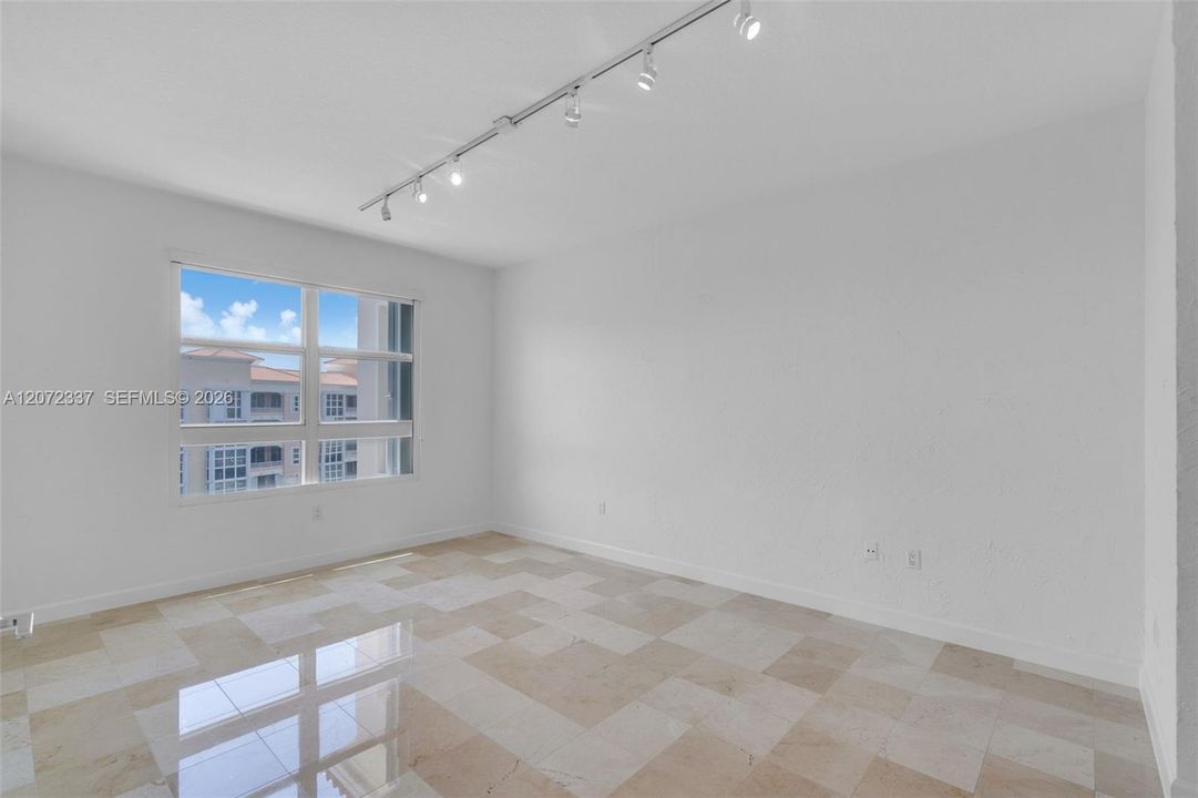 В аренду: $8,100 (2 спален, 2 ванн, 1310 Квадратных фут)