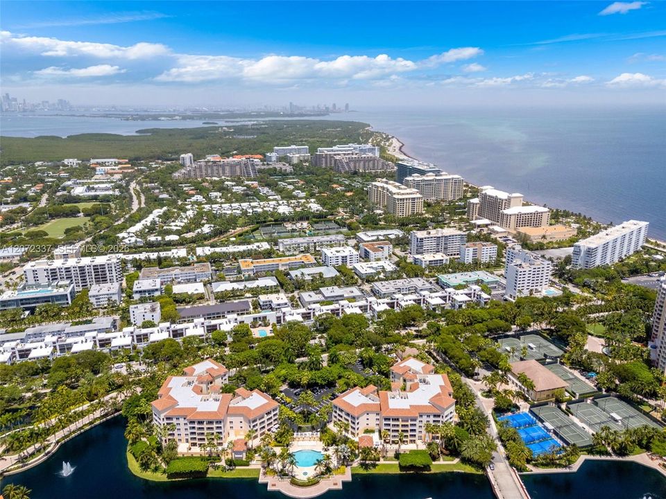 В аренду: $8,100 (2 спален, 2 ванн, 1310 Квадратных фут)