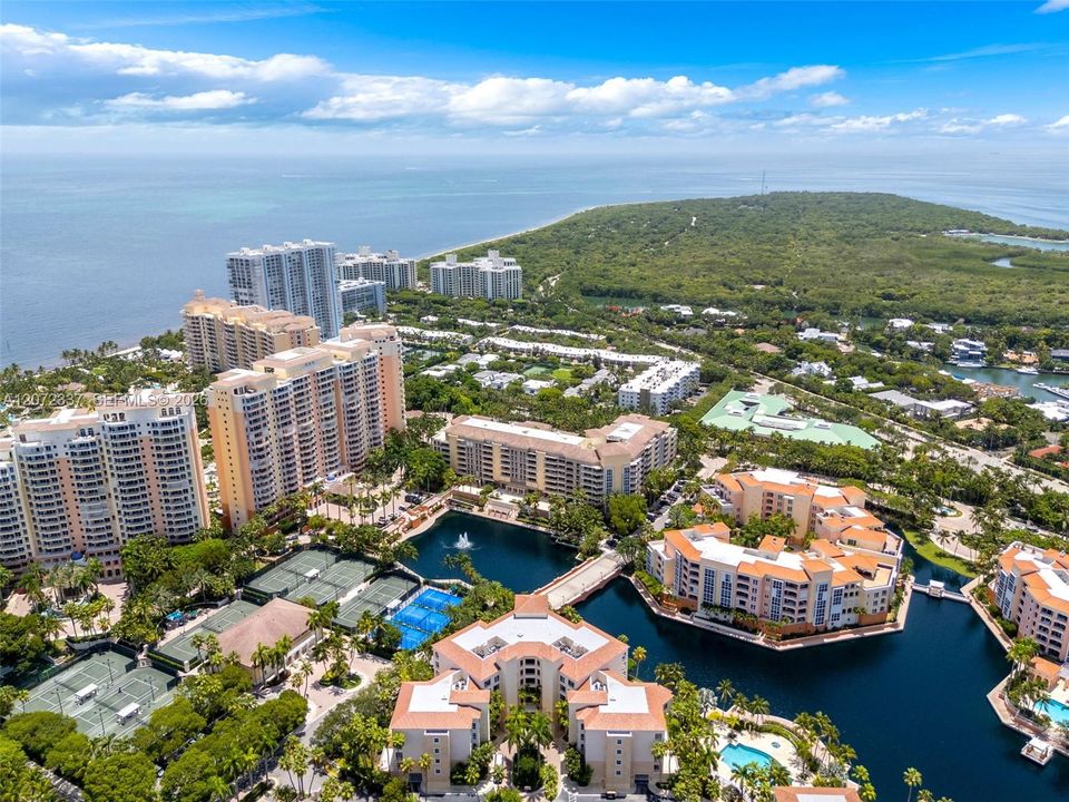В аренду: $8,100 (2 спален, 2 ванн, 1310 Квадратных фут)