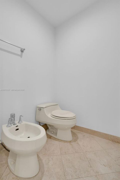 В аренду: $8,100 (2 спален, 2 ванн, 1310 Квадратных фут)