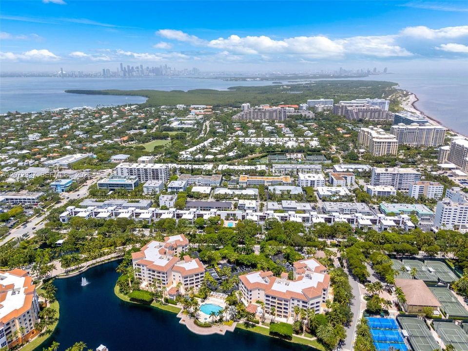 В аренду: $8,100 (2 спален, 2 ванн, 1310 Квадратных фут)