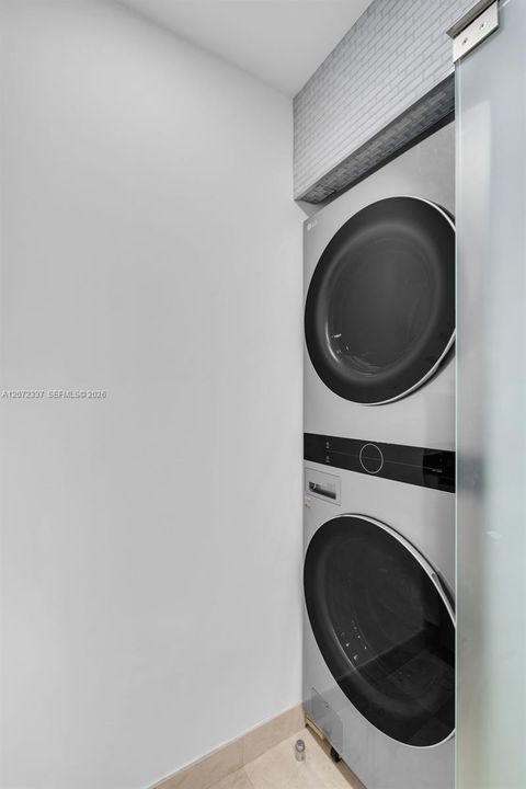 В аренду: $8,100 (2 спален, 2 ванн, 1310 Квадратных фут)