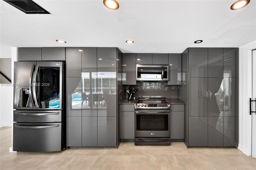 For Rent: $11,500 (4 beds, 3 baths, 2940 Square Feet)