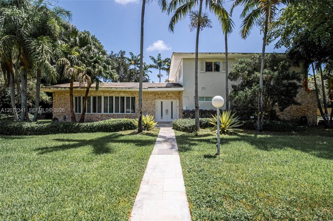 For Rent: $11,500 (4 beds, 3 baths, 2940 Square Feet)