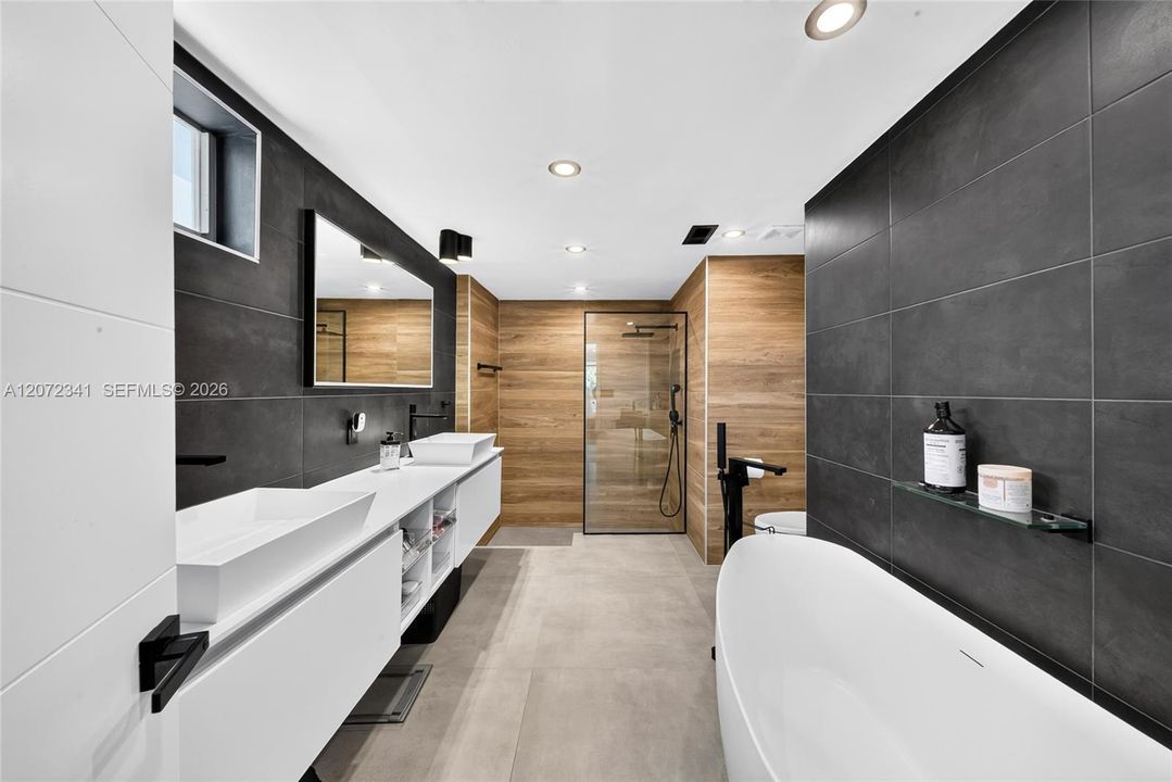 For Rent: $11,500 (4 beds, 3 baths, 2940 Square Feet)