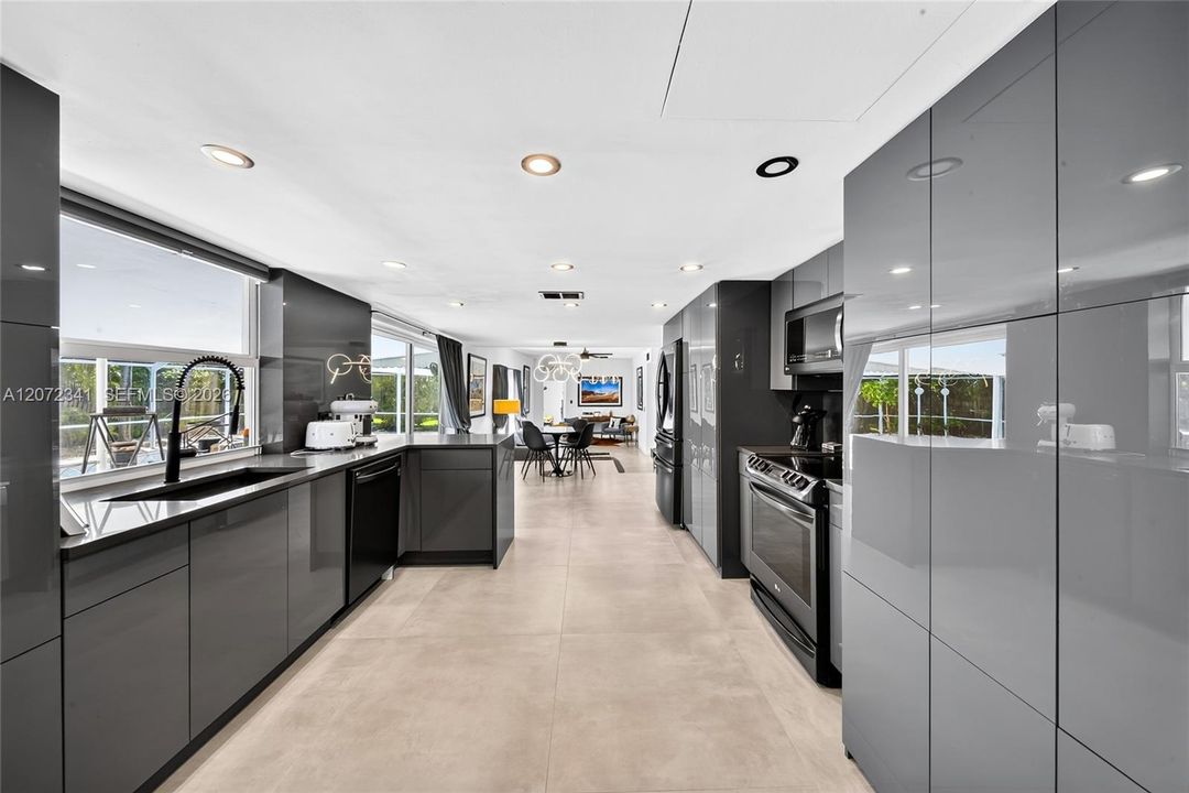 For Rent: $11,500 (4 beds, 3 baths, 2940 Square Feet)