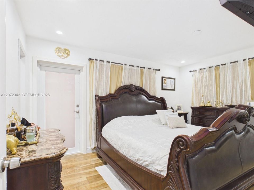 For Sale: $975,000 (4 beds, 3 baths, 1467 Square Feet)