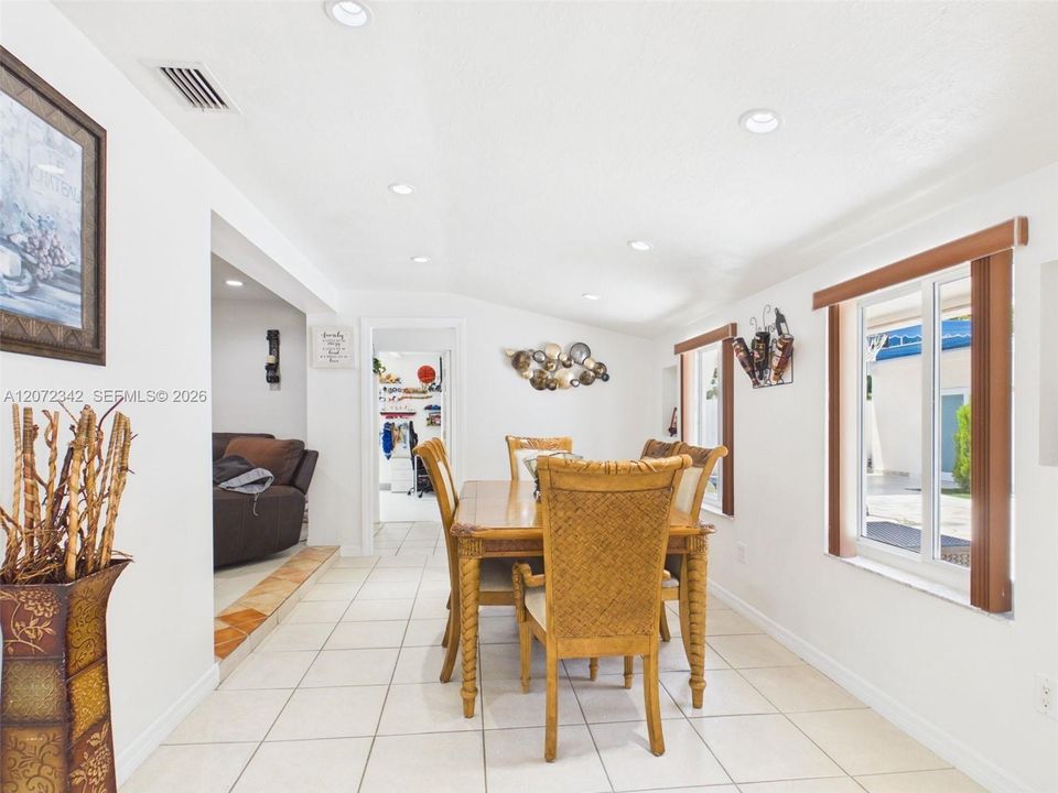 For Sale: $975,000 (4 beds, 3 baths, 1467 Square Feet)