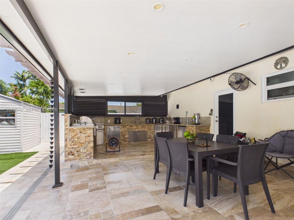 For Sale: $975,000 (4 beds, 3 baths, 1467 Square Feet)