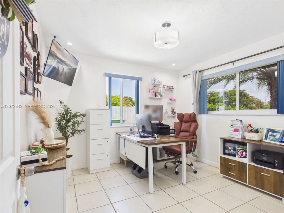For Sale: $975,000 (4 beds, 3 baths, 1467 Square Feet)