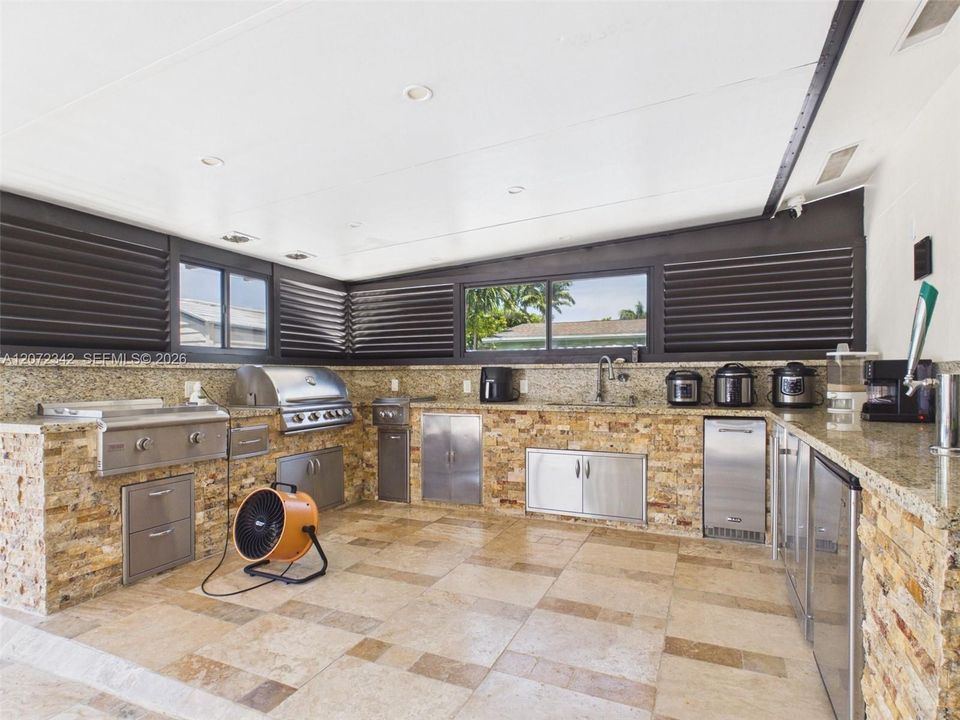 For Sale: $975,000 (4 beds, 3 baths, 1467 Square Feet)