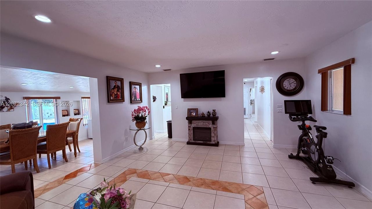 For Sale: $975,000 (4 beds, 3 baths, 1467 Square Feet)