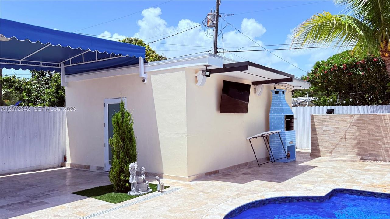 For Sale: $975,000 (4 beds, 3 baths, 1467 Square Feet)