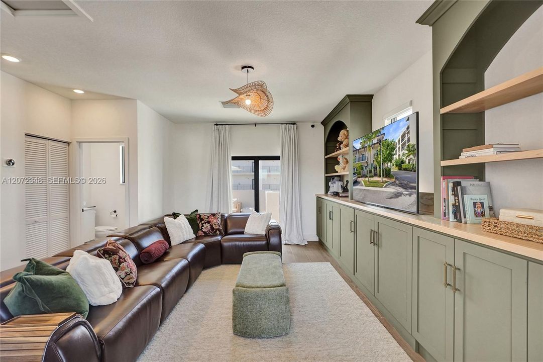 待售: $840,000 (3 贝兹, 2 浴室, 1866 平方英尺)