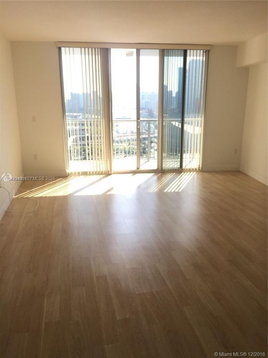В аренду: $2,300 (0 спален, 1 ванн, 503 Квадратных фут)