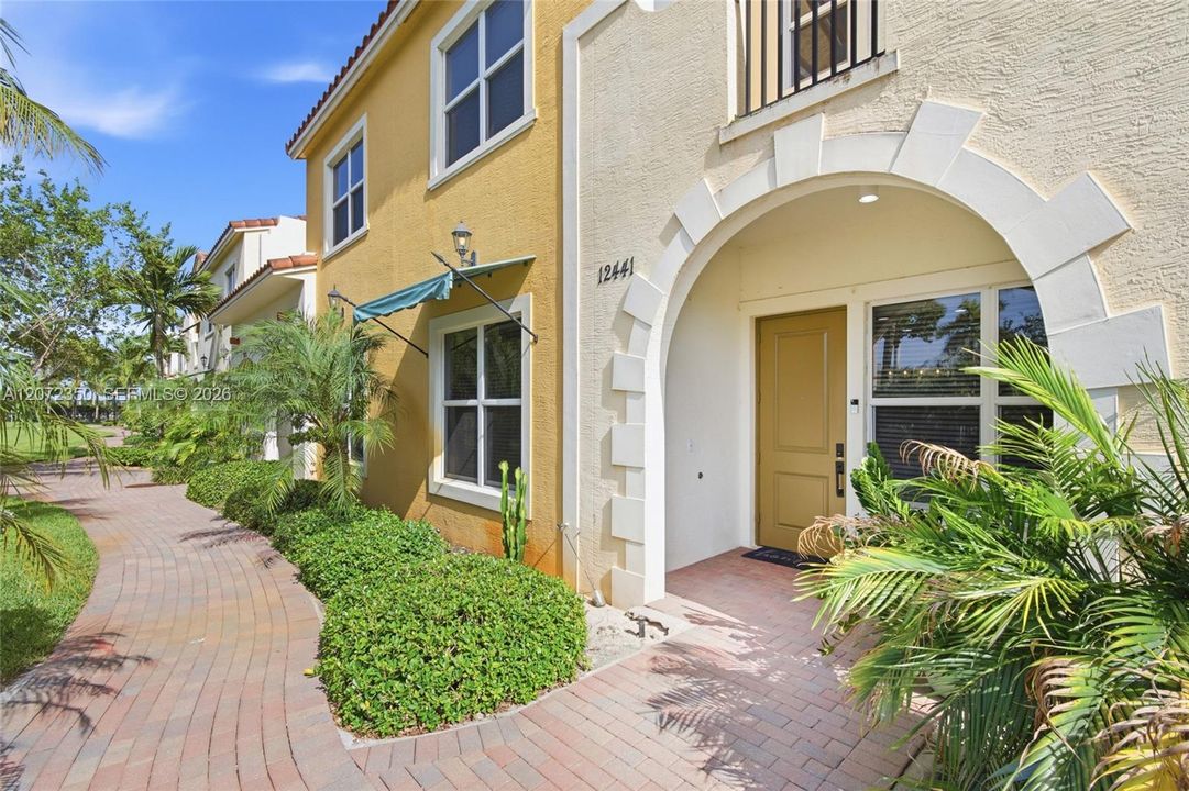 For Sale: $589,000 (3 beds, 2 baths, 1932 Square Feet)