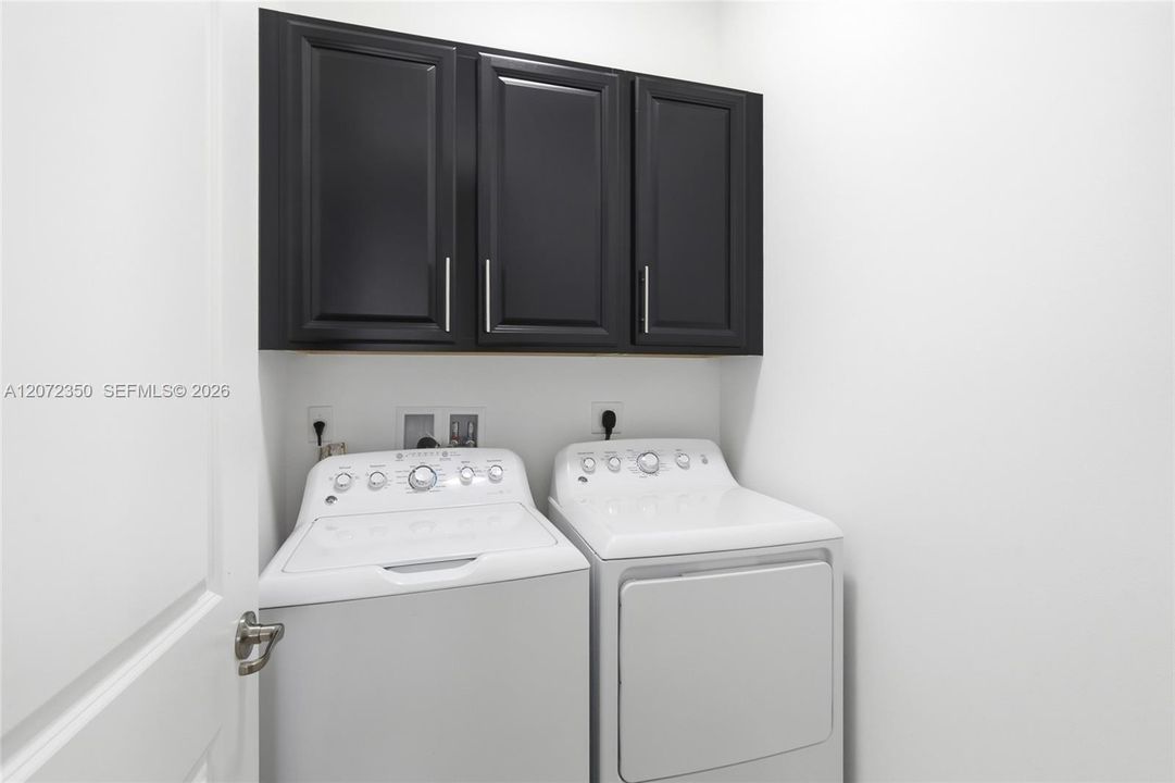 For Sale: $589,000 (3 beds, 2 baths, 1932 Square Feet)