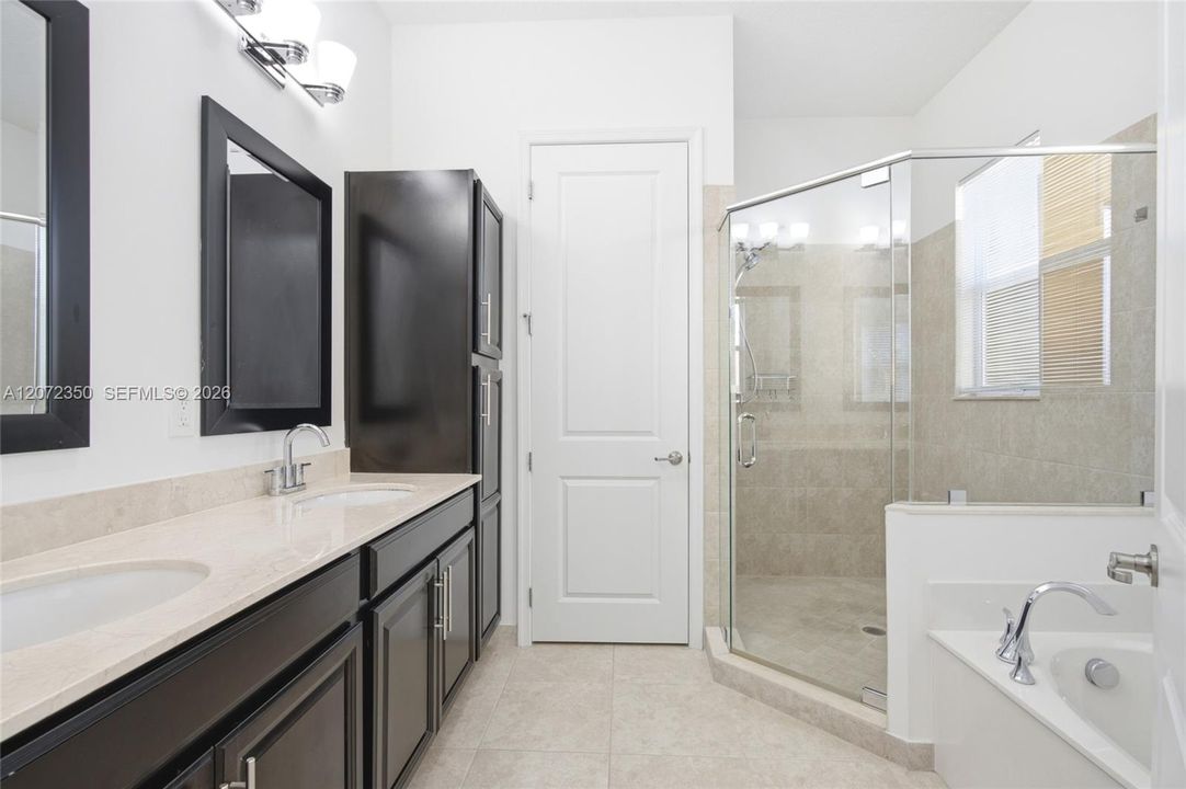 For Sale: $589,000 (3 beds, 2 baths, 1932 Square Feet)