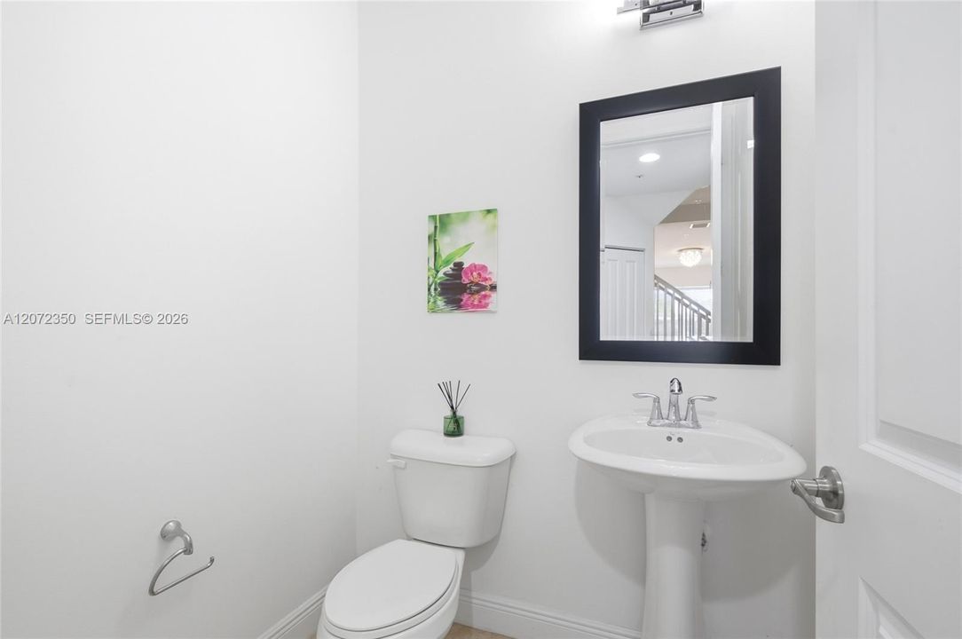 For Sale: $589,000 (3 beds, 2 baths, 1932 Square Feet)