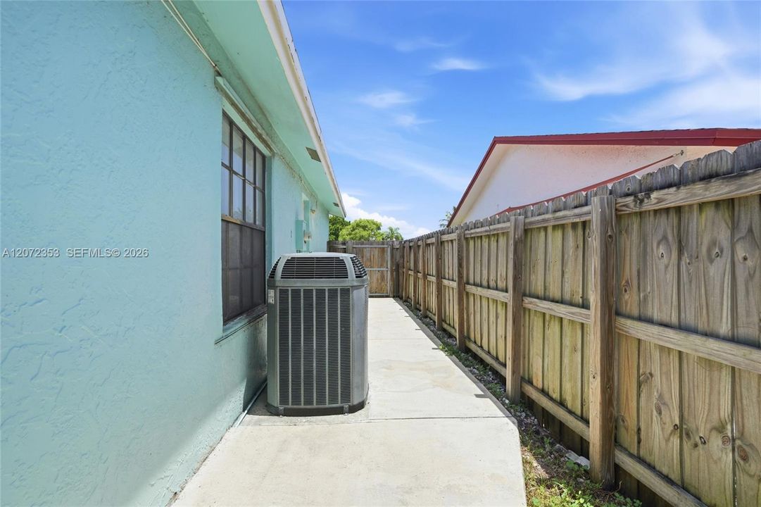 En Venta: $650,000 (3 camas, 2 baños, 2061 Pies cuadrados)