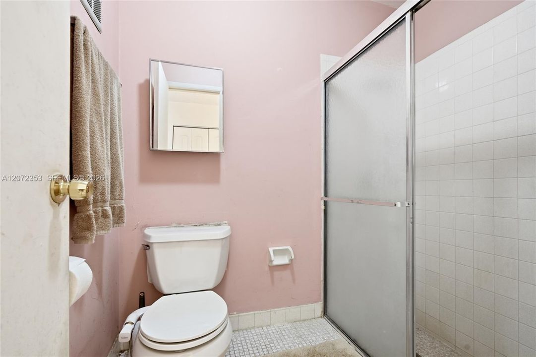 En Venta: $650,000 (3 camas, 2 baños, 2061 Pies cuadrados)