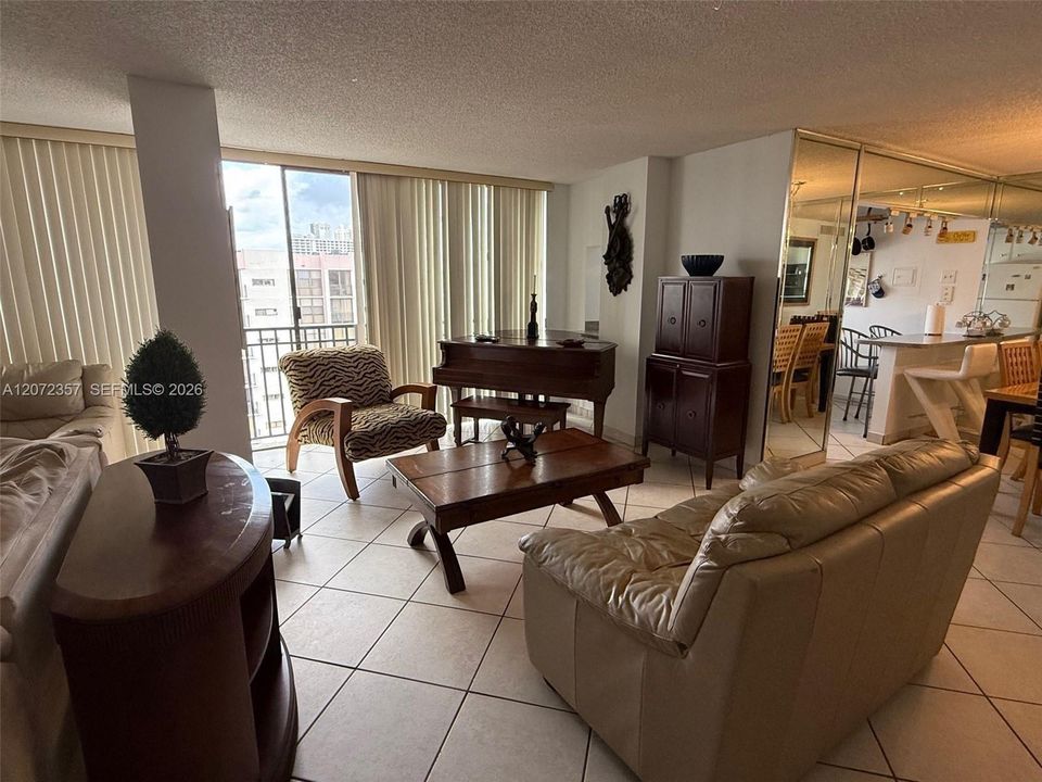 For Rent: $2,700 (2 beds, 2 baths, 1230 Square Feet)
