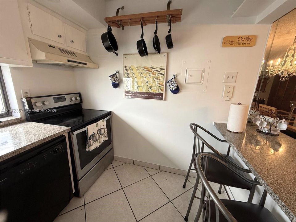For Rent: $2,700 (2 beds, 2 baths, 1230 Square Feet)