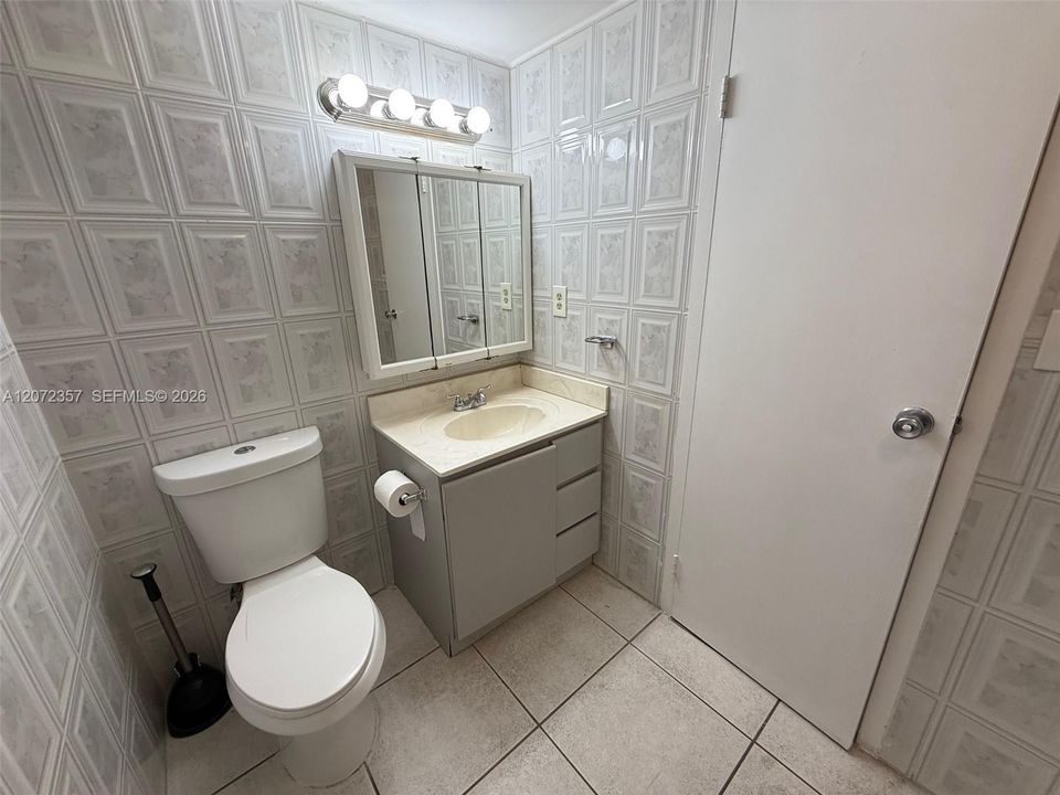 For Rent: $2,700 (2 beds, 2 baths, 1230 Square Feet)