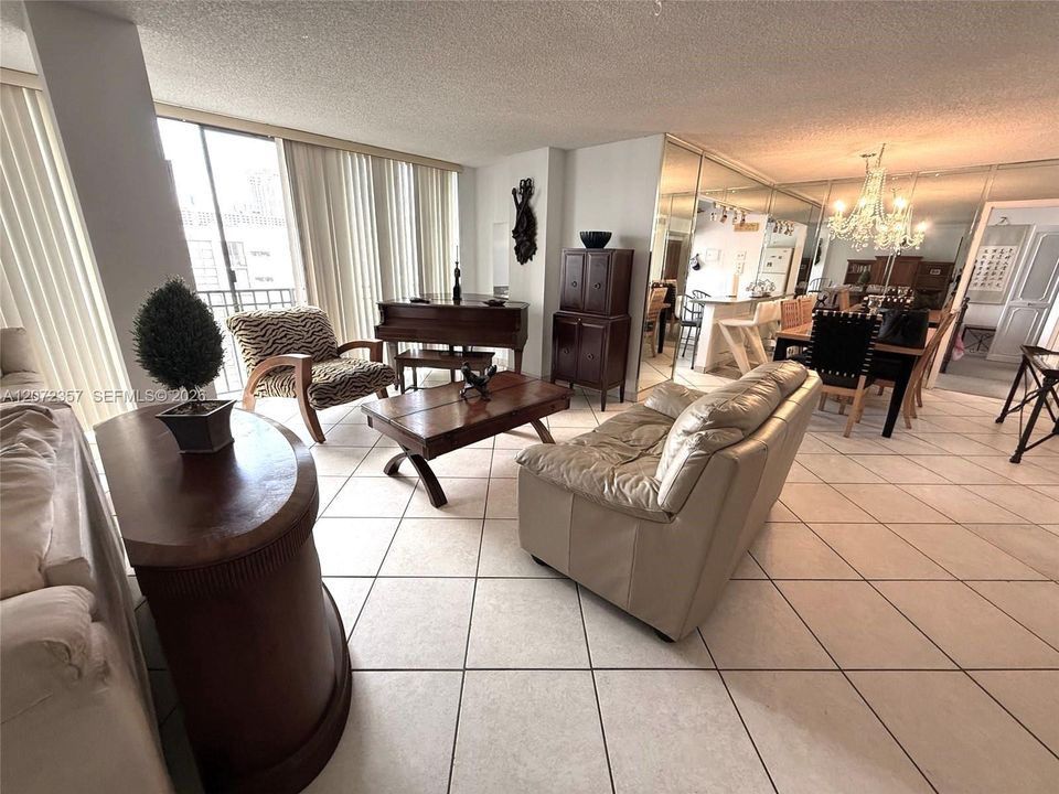 For Rent: $2,700 (2 beds, 2 baths, 1230 Square Feet)