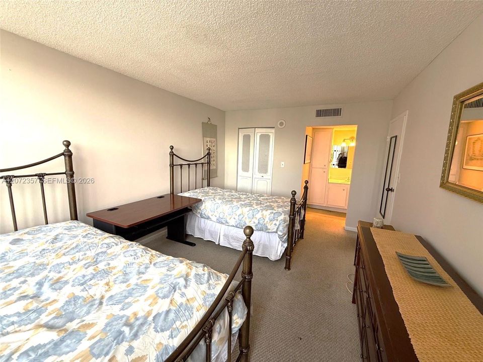 For Rent: $2,700 (2 beds, 2 baths, 1230 Square Feet)