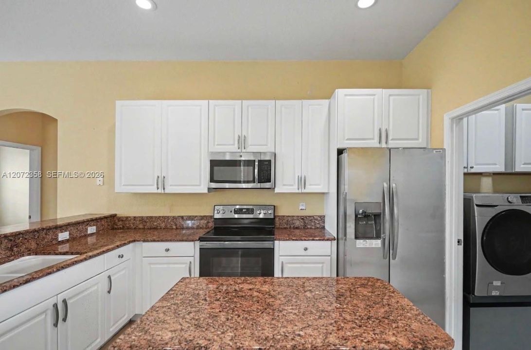 For Sale: $444,900 (3 beds, 2 baths, 2058 Square Feet)