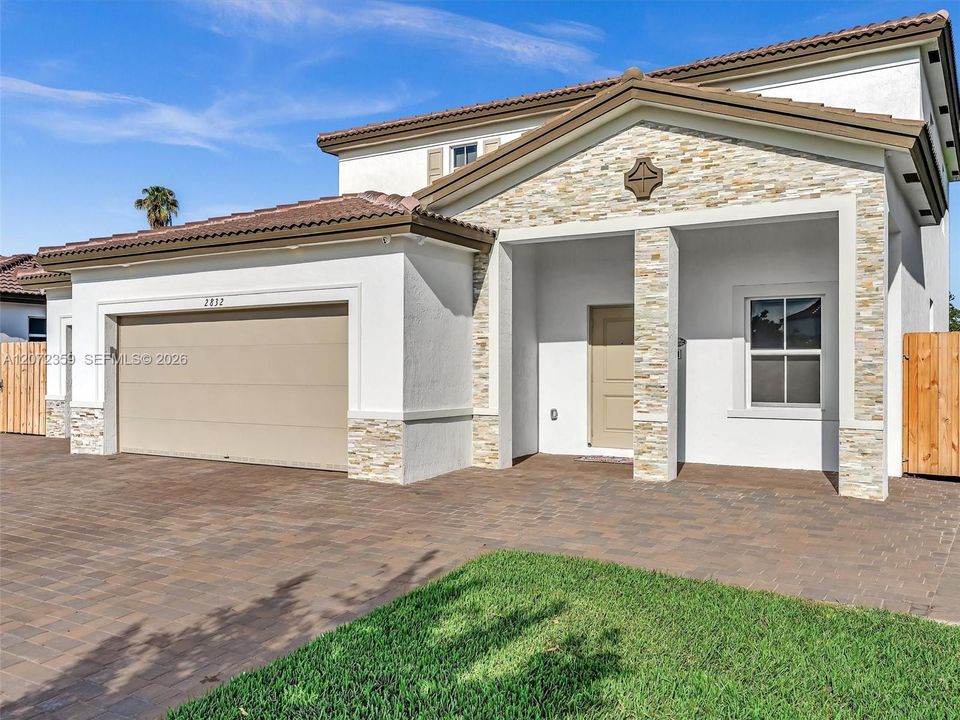 For Sale: $819,000 (5 beds, 3 baths, 3150 Square Feet)