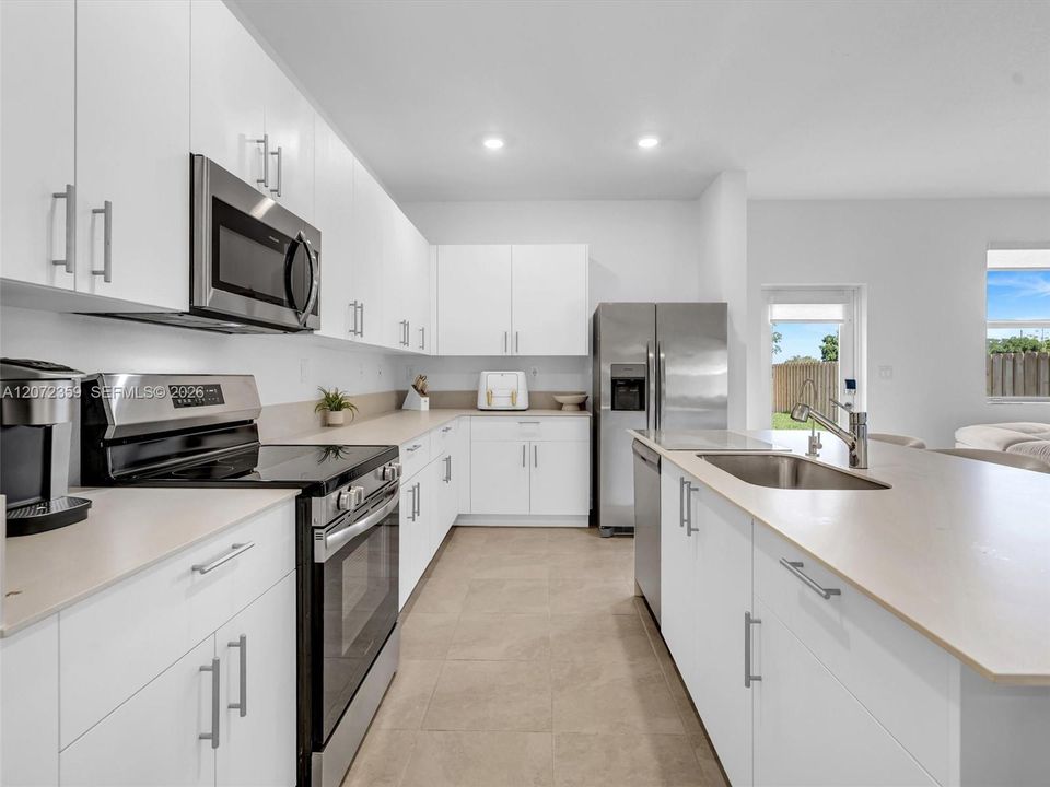 For Sale: $819,000 (5 beds, 3 baths, 3150 Square Feet)
