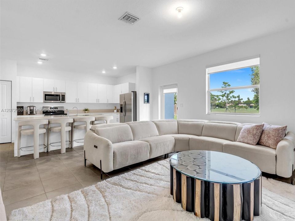 For Sale: $819,000 (5 beds, 3 baths, 3150 Square Feet)