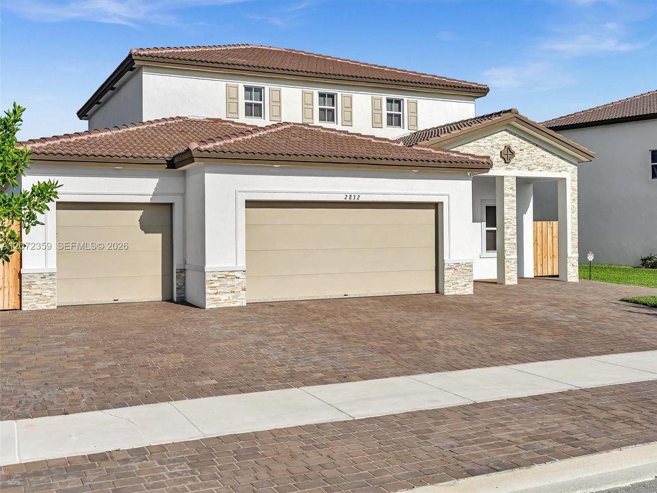 For Sale: $819,000 (5 beds, 3 baths, 3150 Square Feet)